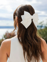 Pearly Bow Clip