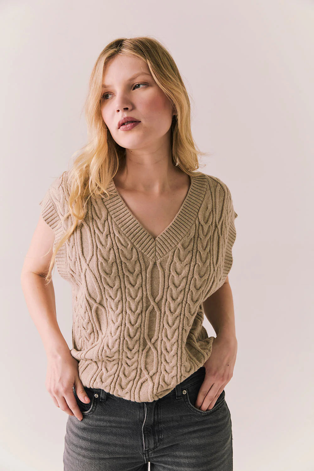 Gaya Sweater Vest