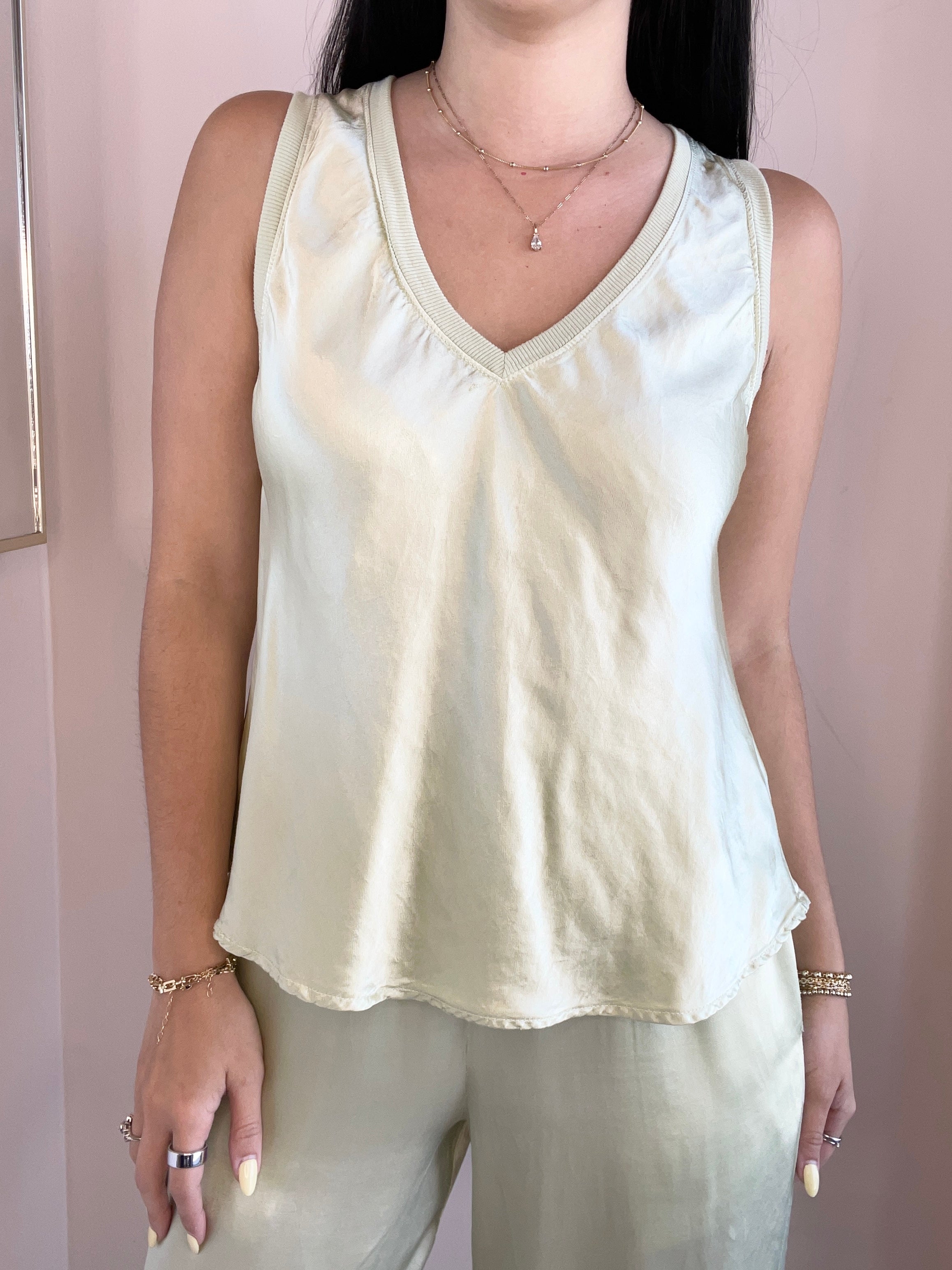 Liz V Neck Tank